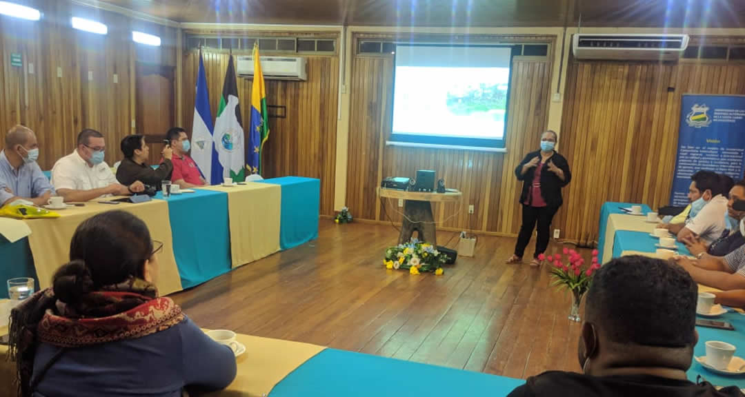 Durante el encuentro en URACCAN