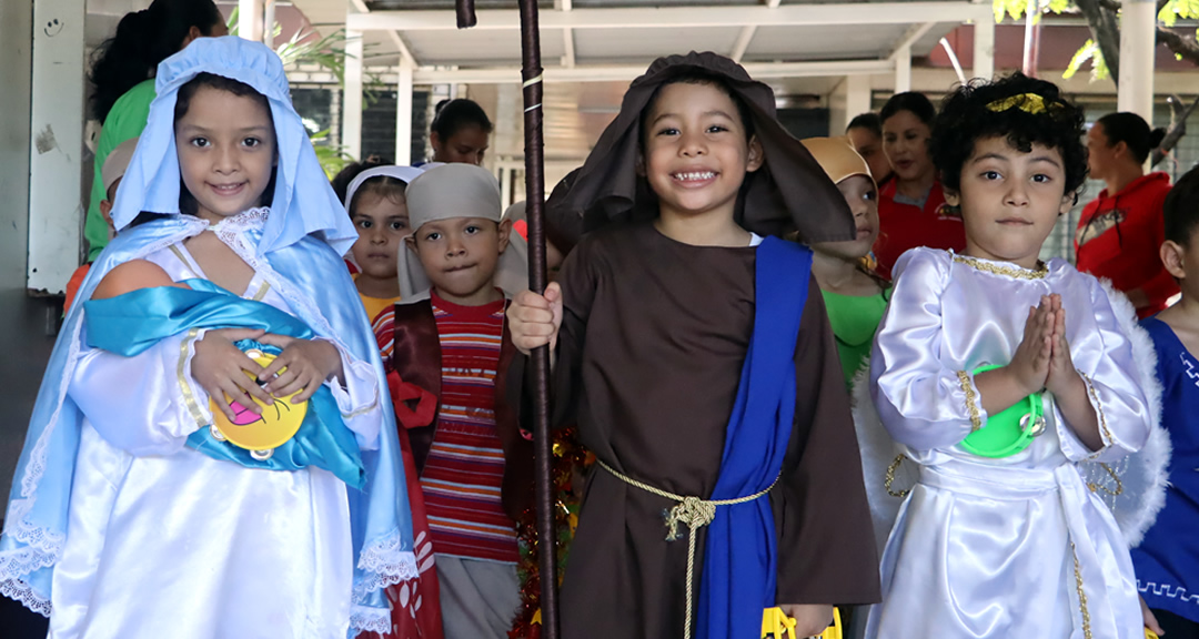 Niños del Preescolar Arlen Siu, protagonistas de la tradicional posada navideña