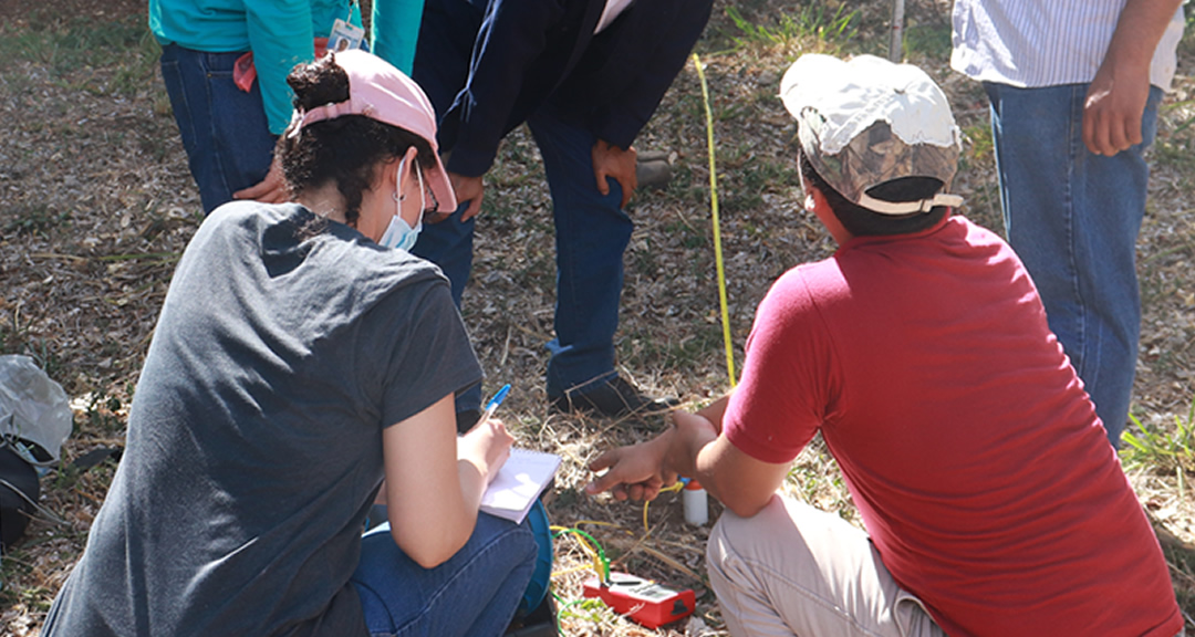 Investigadores de la UNAN-Managua se capacitan en método para exploración geotérmica