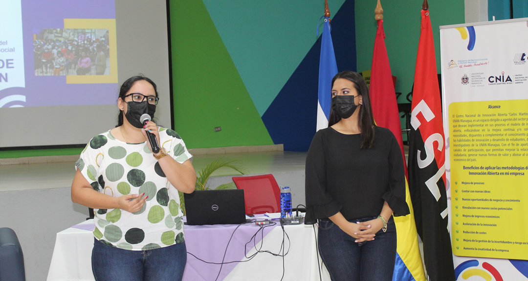 Las maestras Estefanía Picado y Tania López facilitaron el taller