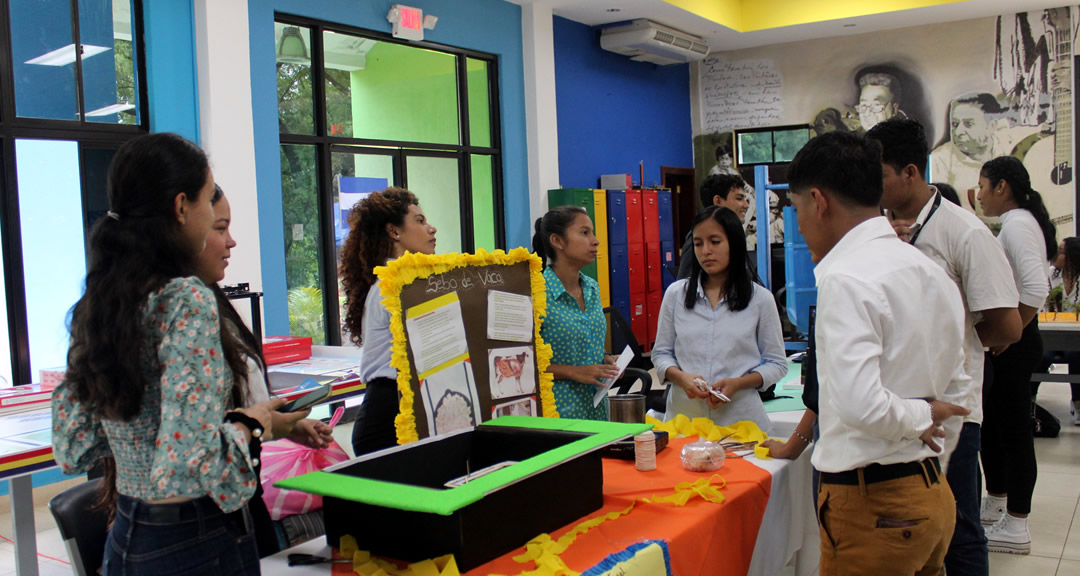 Estudiantes de Ciencias e Ingeniería presentan proyectos creativos en feria de innovación