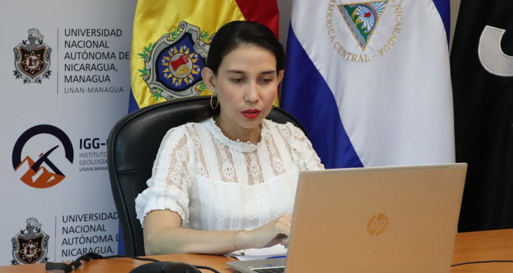 Presencia de gas Radón en el medioambiente y efectos en la salud humana, tema de seminario científico