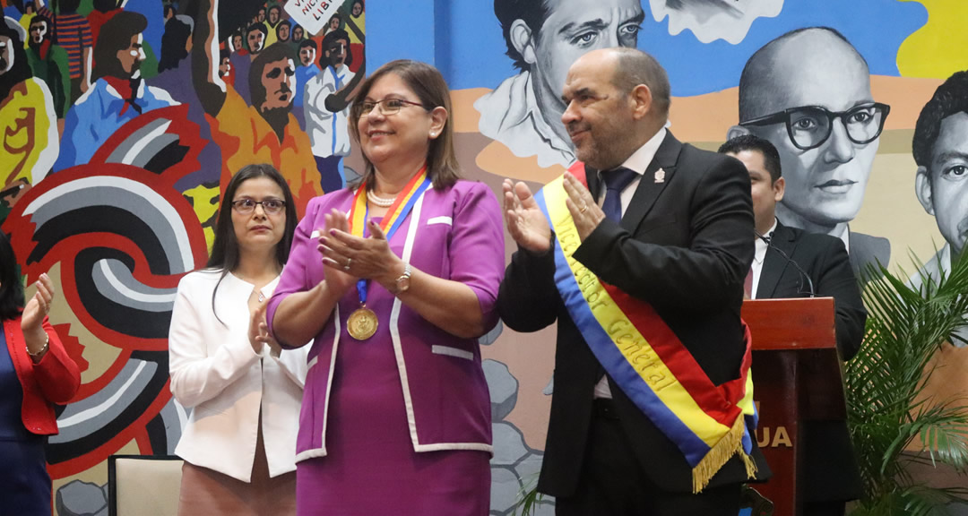 Rectora y vicerrector general de la UNAN-Managua toman posesión de sus cargos