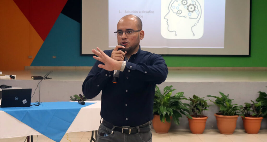 Docentes se capacitan en el tema de Internet de las Cosas (IoT) - UNAN ...