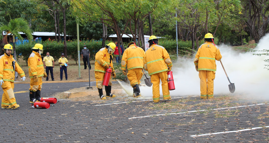 Brigada contraincendios sofocó incendio provocado durante el sismo