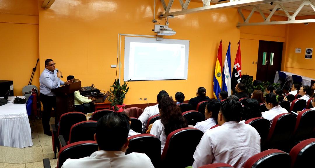 Estudiantes de Podología fortalecen competencias en primer Simposio de Podología