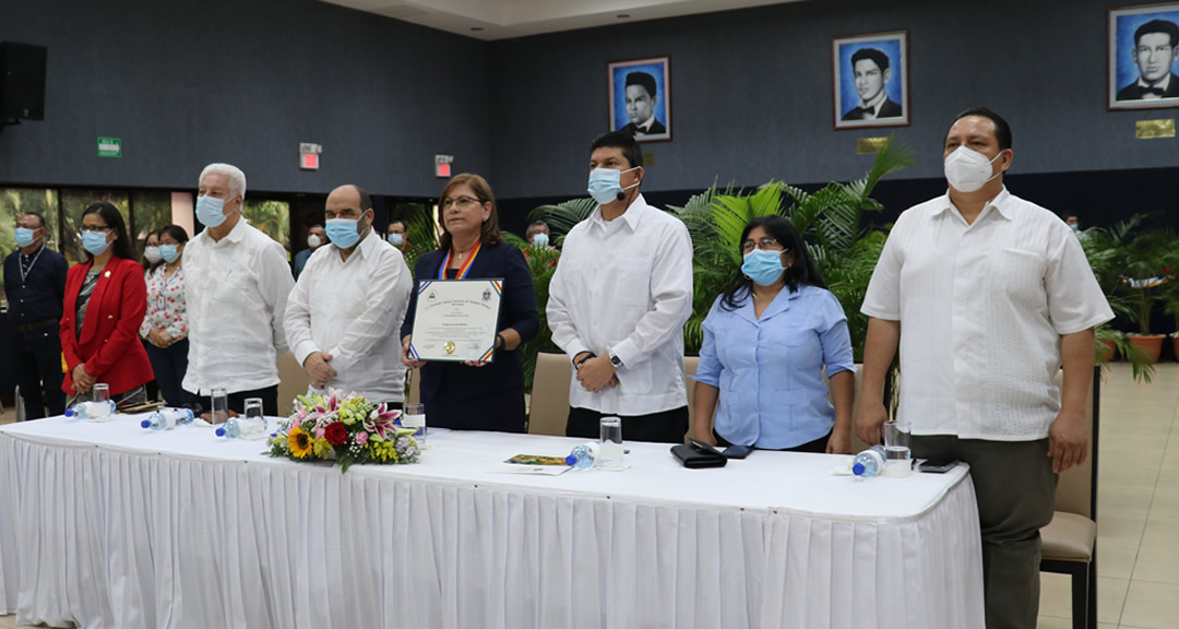UNAN-Managua reconoce aportes en salud y educación del doctor Enrique Luis Graue Wiechers