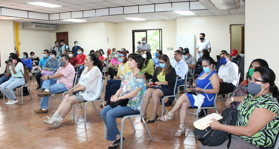 Trabajadores docentes y Administrativos acompañaron en la actividad