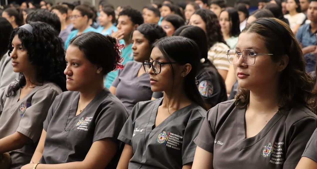 Más de 500 estudiantes de Bioanálisis Clínico y Microbiología fortalecen su formación científica al servicio del pueblo nicaragüense