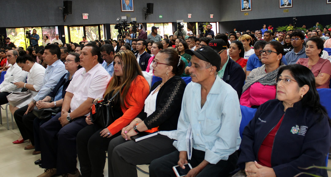 El evento se efectuó en el Auditorio Fernando Gordillo Cervantes.