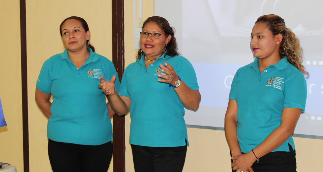 Estudiantes de Innovación y Emprendimiento de la UNAN-Managua señalan la relevancia de la AEP en el proceso de realización de un proyecto creativo.
