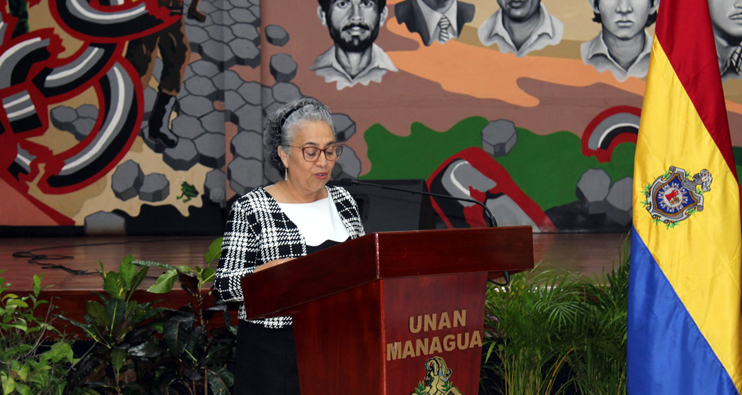 Máster Ángela Munguía Beteta, decana de la Facultad de Educación e Idiomas.