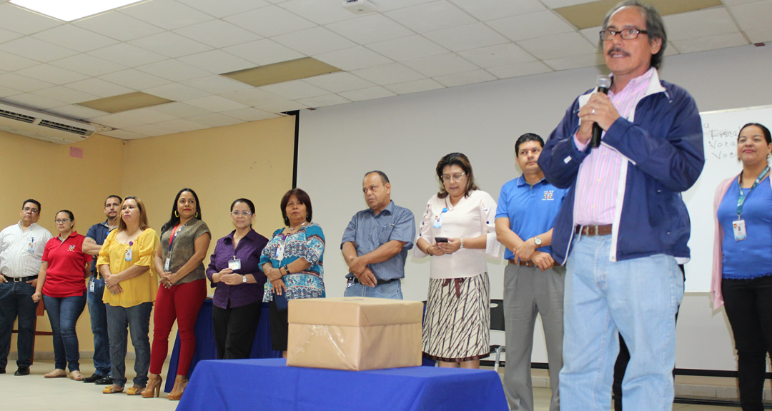 El maestro Freddy Franco, Secretario General del FEPDES junto a la Junta Directiva 2020-2021 del SIPDES-ATD, UNAN-Managua.