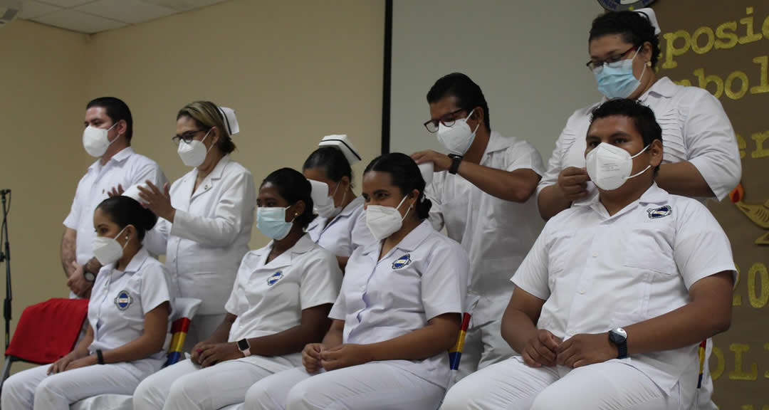 Imponen símbolos a estudiantes de Enfermería del POLISAL UNAN-Managua