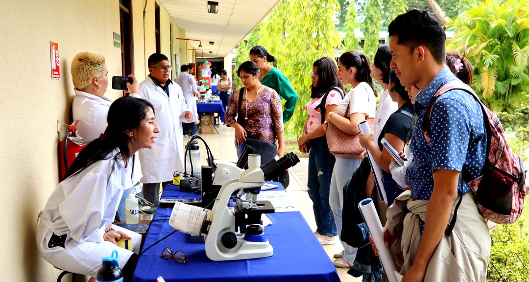 Estudiantes conocen quehacer de espacio investigativo mediante feria científica