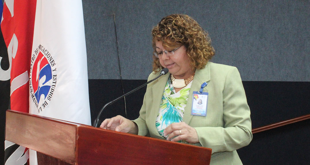 MSc. Lilliam Lezama durante su intervención