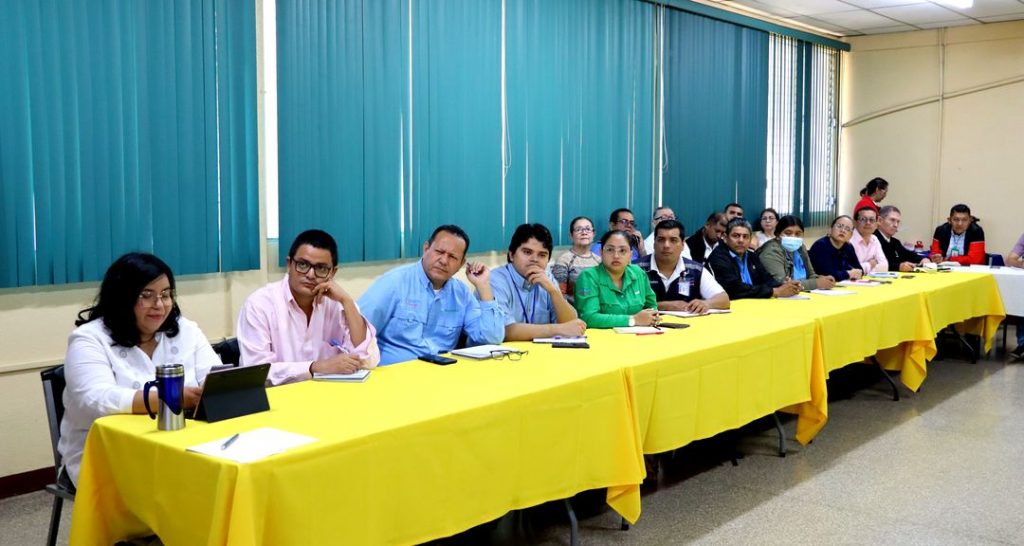 Instituciones del SINACAQ son capacitados en el tema de riesgos químicos en los laboratorios