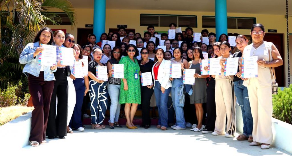 Protagonistas de la Academia de Idiomas Héroe Brian Wilson finalizan etapa educativa