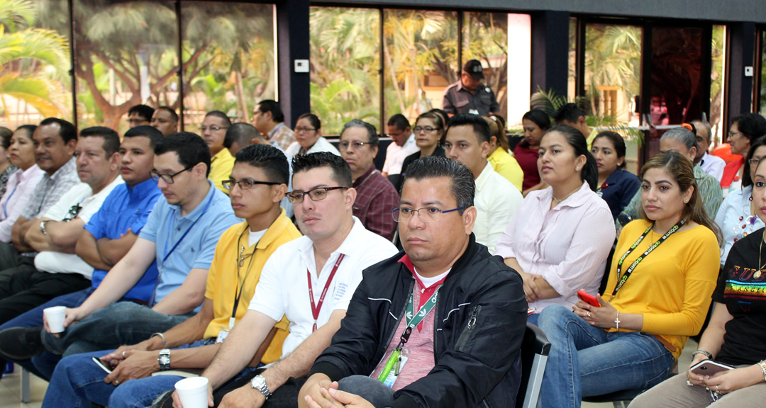 Comunidad universitaria asistente al panel «Conflictos globales, conflictos Regionales: la guerra de Oriente Medio».