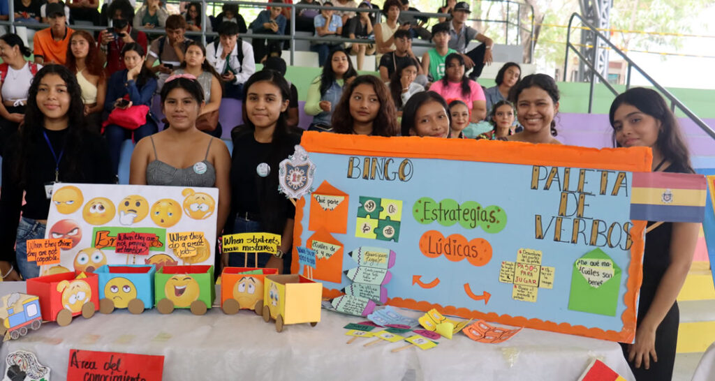 UNAN-Managua realiza Feria "construyendo puentes de innovación y creatividad entre la educación el arte y las humanidades"