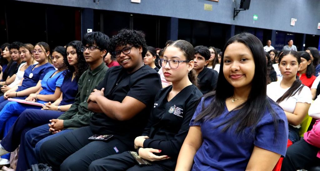 Juventud de Ciencias de la Salud, reflexiona en tema de salud y saberes ancestrales