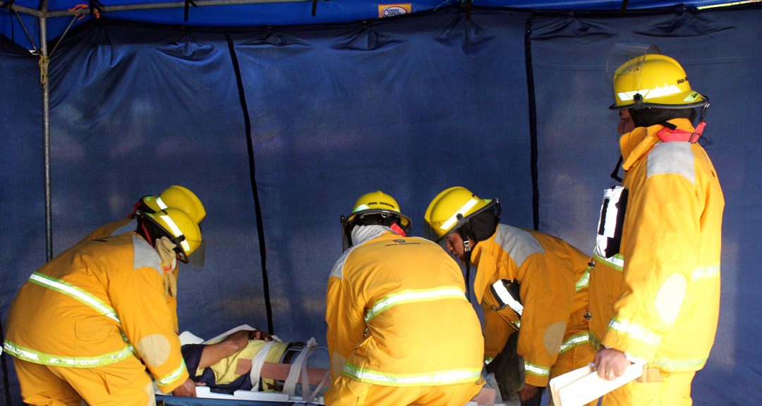 Brigada de bomberos de la UNAN-Mangua durante el ejercicio nacional multiamenazas.