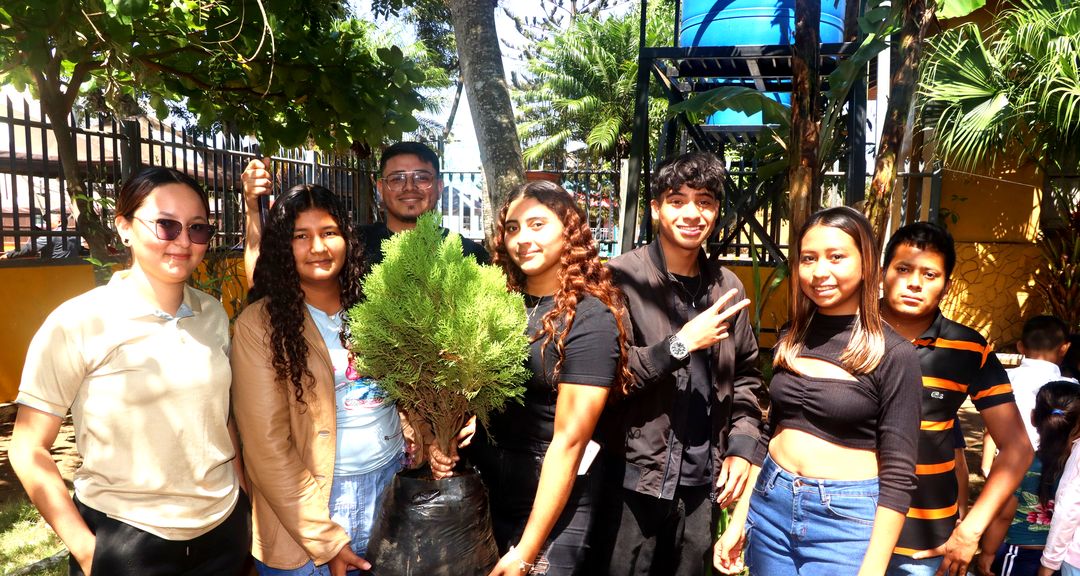 CUR-Carazo fortalece la conciencia ambiental con jornada de reforestación en homenaje al General Miguel Ángel Ortez