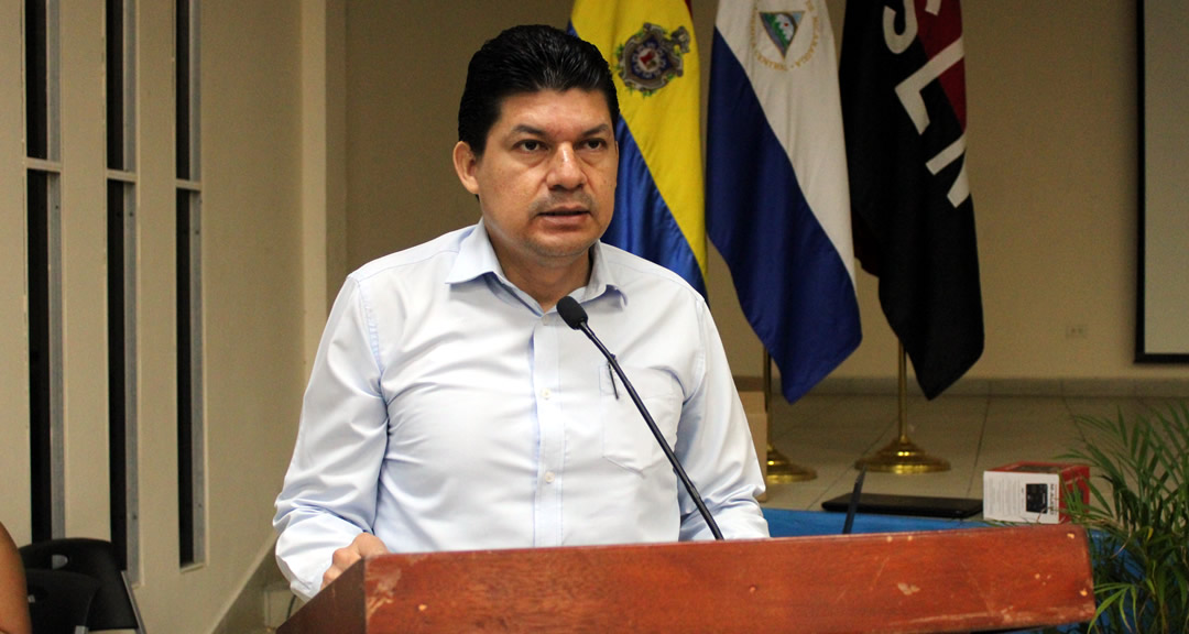 Máster Roberto Enrique Flores Díaz, secretario general.