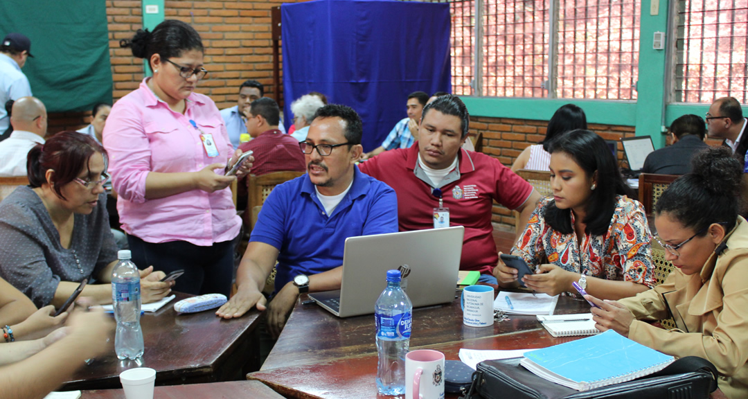 Docentes del Departamento de Español durante el taller de Planificación Semestral y Diaria para Desarrollar Competencias.