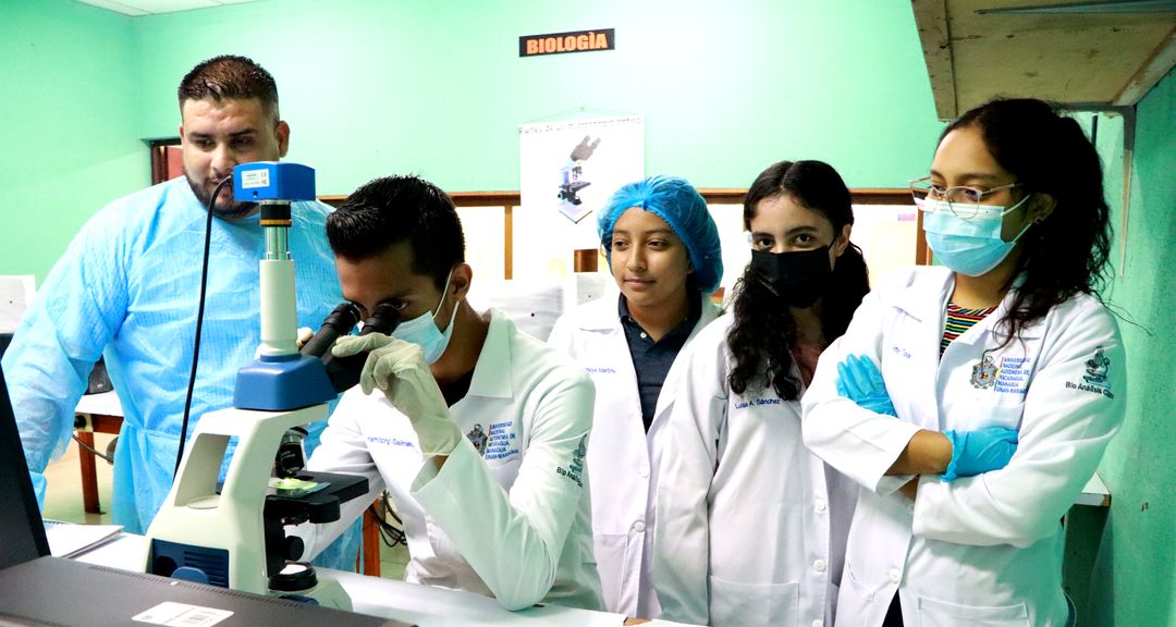 Desde la licenciatura de Bioanálisis Clínico se fortalece el diagnóstico médico y la toma de decisiones clínicas
