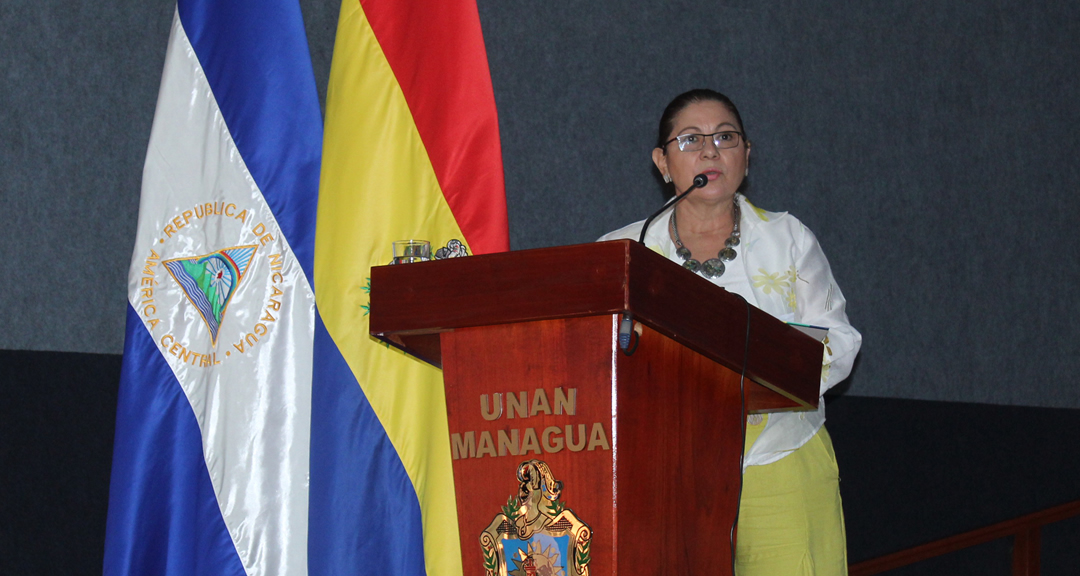 Maestra Ramona Rodríguez Pérez durante la presentación del informe