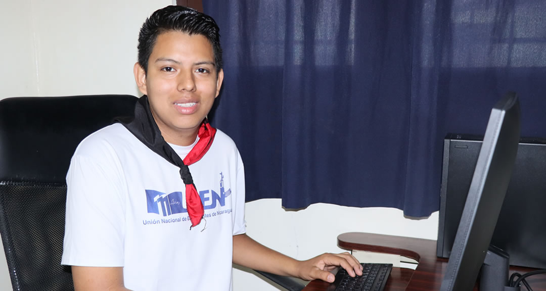 Exequiel Carballo fortalece la cultura ambiental en el CUR-Carazo desde la disciplina y compromiso