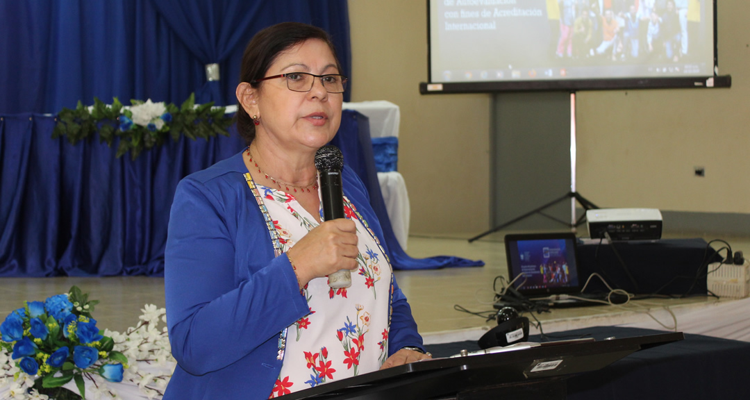 La MSc. Ramona Rodríguez, Presidente del CNU, sostuvo un conversatorio con miembros de la comunidad universitaria de la Facultad