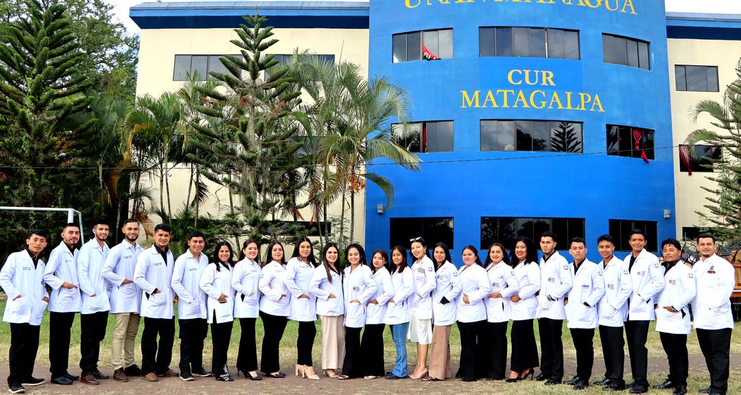 Médicos integrales al servicio de sus comunidades, gracias al Programa UNICAM