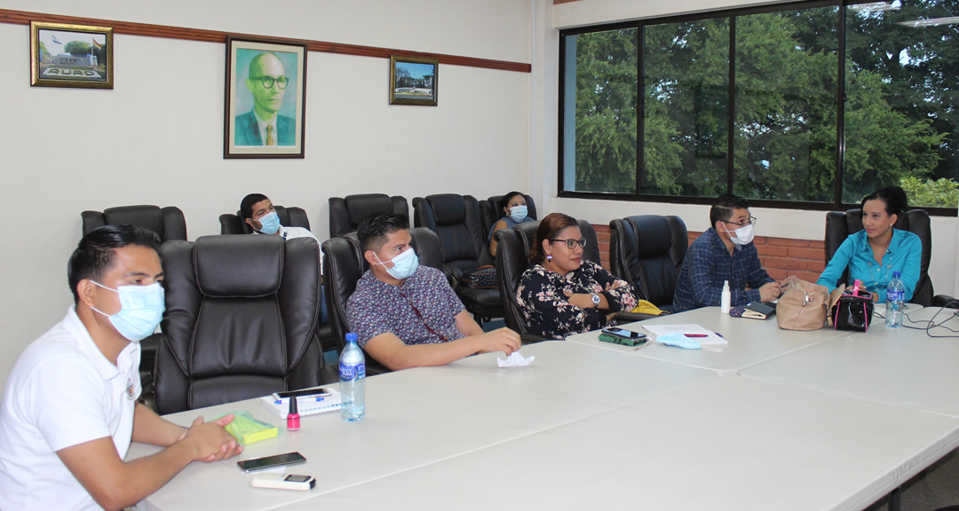 El equipo de divulgación central de la UNAN-Managua participó en el taller