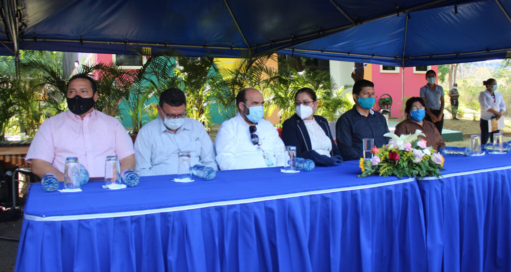 UNAN-Managua entrega reconocimientos a brigadistas universitarios que acompañaron a familias afectadas por huracanes