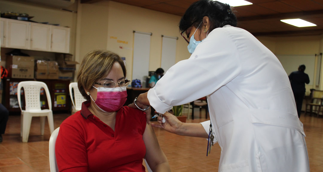 Comunidad universitaria se suma a la jornada de vacunación contra la influenza