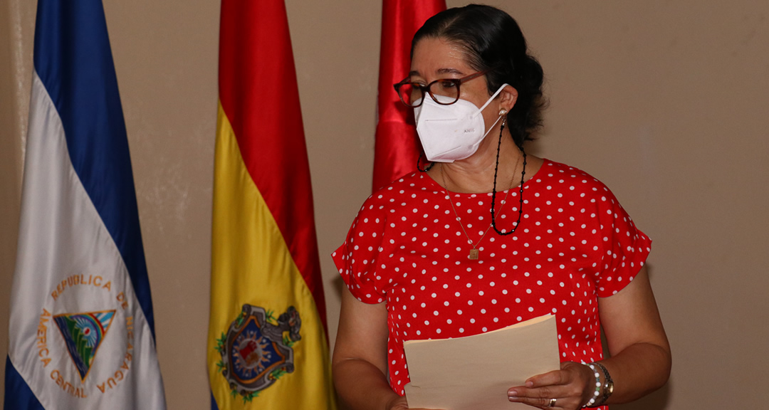 La vicedecana de la Facultad de Ciencias e Ingeniería, doctora Helen Parrales brindó palabras de bienvenida