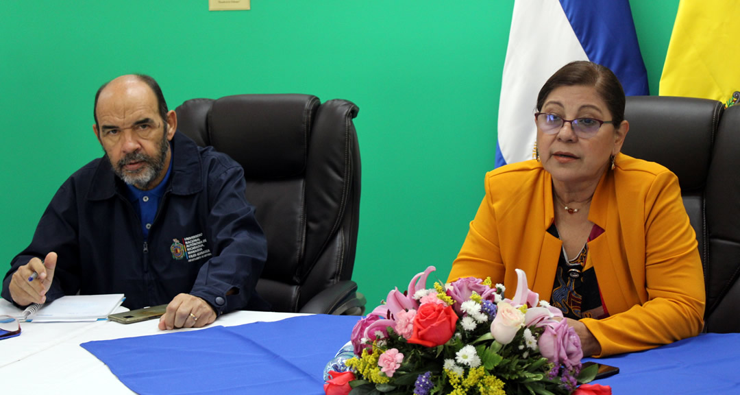 De izq. a der. doctores Lobato y Rodríguez, vicerrector general y rectora de la UNAN-Managua, respectivamente.