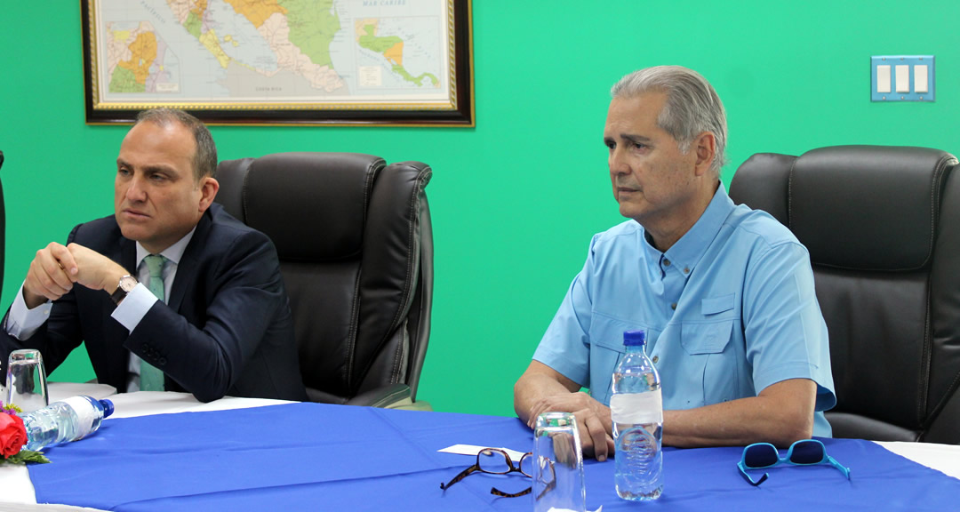 De izq. a der. señores Gonçalo Nuno Gamito Beija de Teles Gomes y Alejandro J. Lacayo.