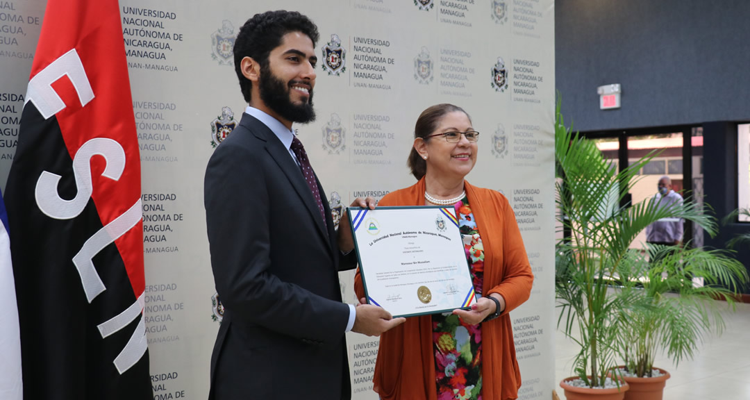 La UNAN-Managua otorgó al señor Manssour Bin Mussallam, el título de Visitante Distinguido