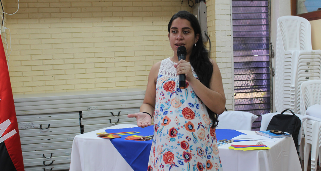 Maestra Clara Lechado Ríos dio la bienvenida a los estudiantes