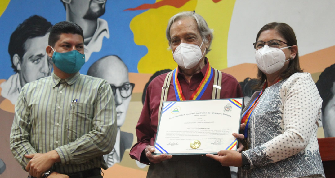 UNAN-Managua condecora al historiador Aldo Díaz Lacayo