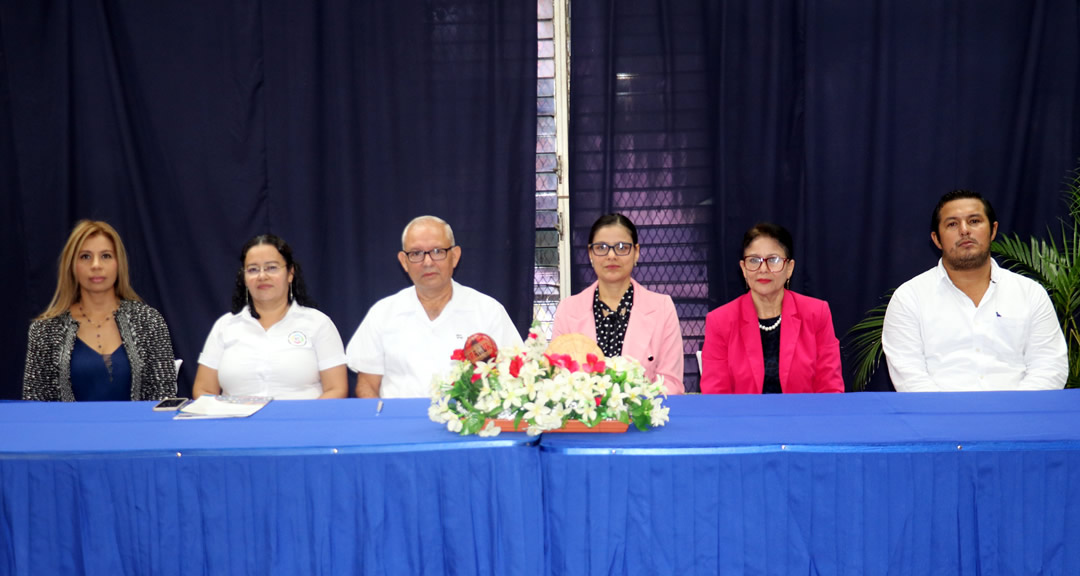 Autoridades de la UNAN-Managua y de la CAM presidieron el acto inaugural.