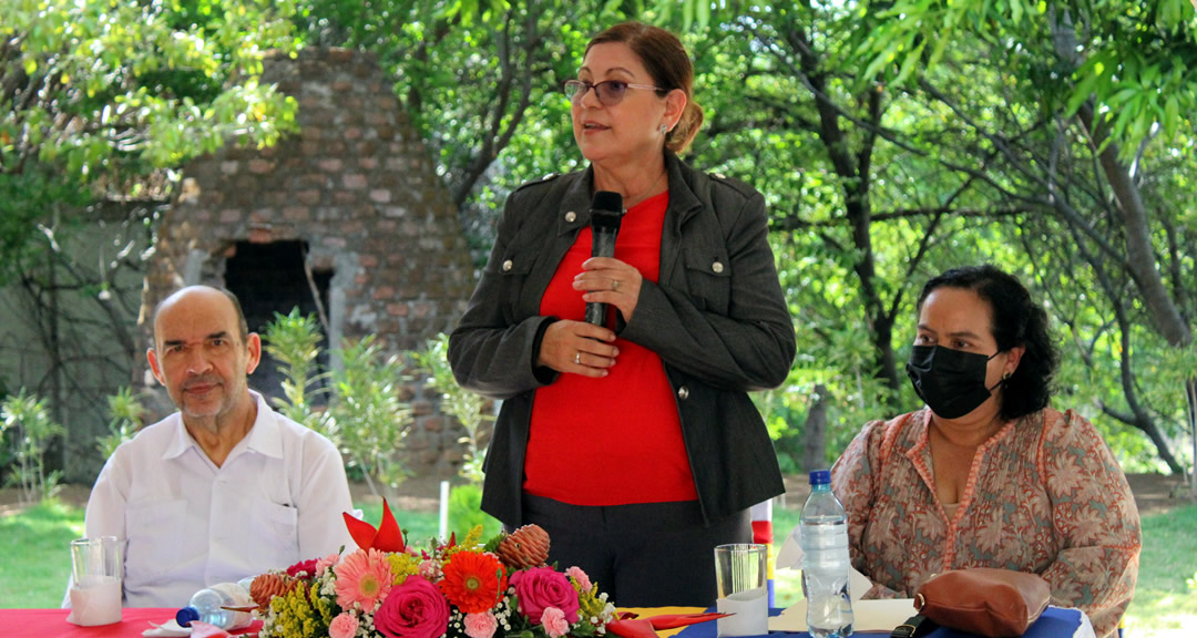 De izq. a der. doctor Luis Alfredo Lobato Blanco, vicerrector general, Dra. Rodríguez durante su intervención y máster Jiménez