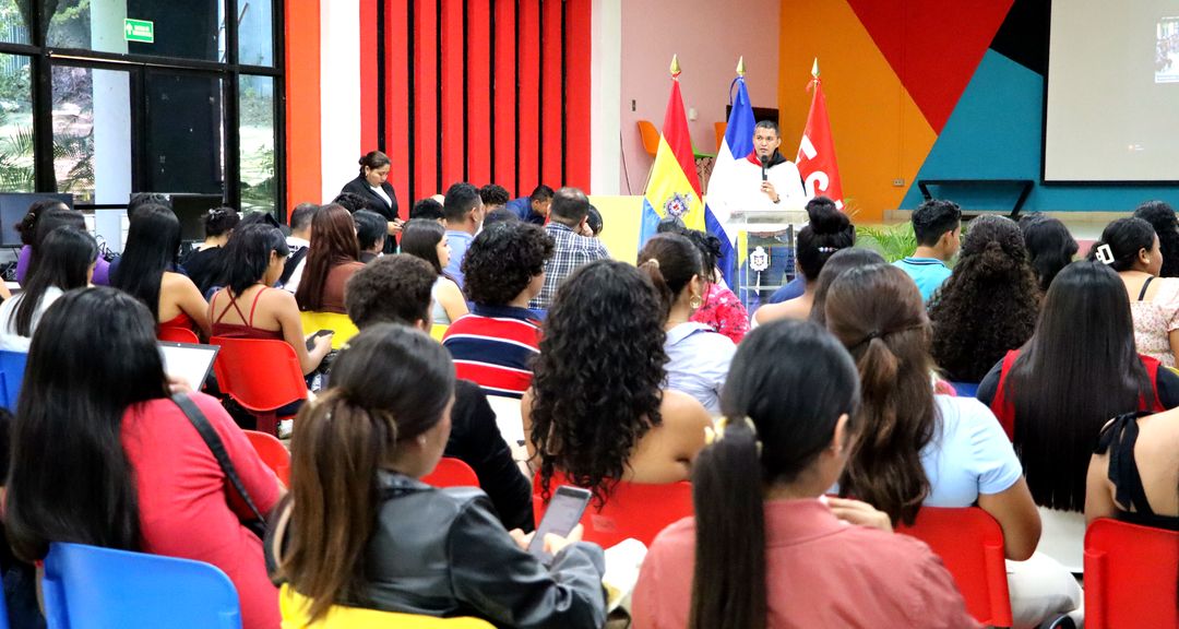 Experiencias de emprendimientos científicos tecnológicos son compartidos durante encuentro académico