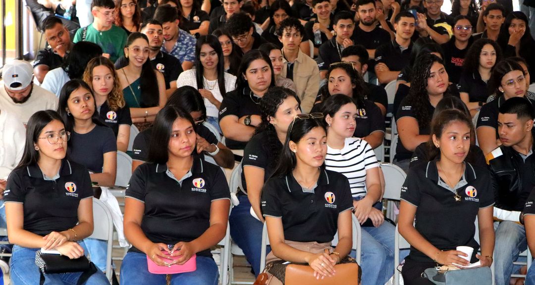 Futuros profesionales del CUR-Matagalpa celebran el Día del Mercadólogo