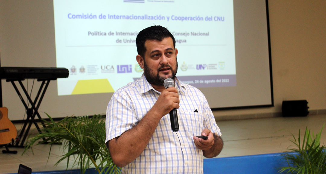 Doctor William Flores presentó la Política de Internacionalización del CNU