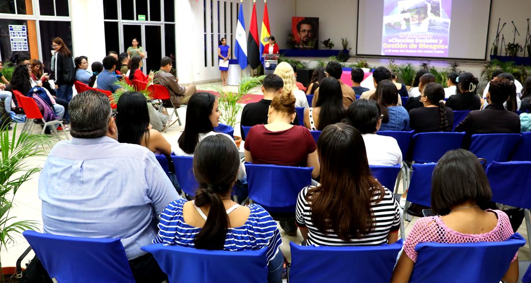 Comunidad universitaria reflexiona en la gestión de riesgos a 28 años del deslave del volcán Casitas