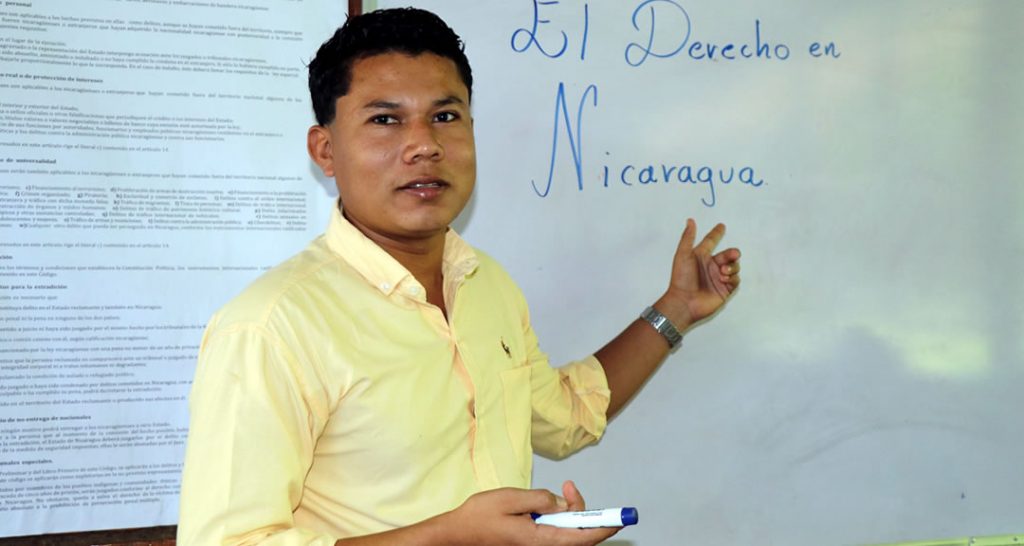 Edén Dolores: Un joven que aspira a ser licenciado en derecho en su comunidad Wamiwas»